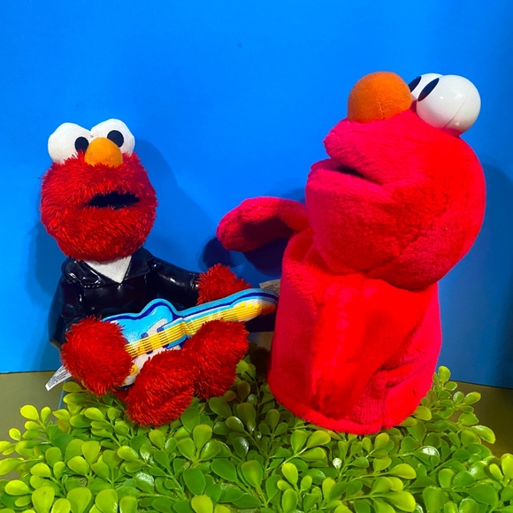 SESAME STREET ELMO VTG BUNDLE HAND PUPPET & ELMO PLAYING GUITAR PLUSH JIM HENSON - Picture 5 of 12